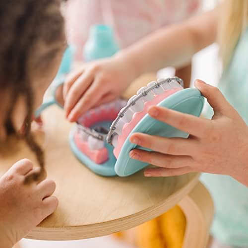 Set de joacă pentru dentist Melissa & Doug Super Smile cu accesorii realiste extinse, 26 piese, pentru copii de peste 3 ani. Optimizare SEO: Set de joacă pentru dentist cu accesorii realiste, 26 piese, potrivit pentru copii de peste 3 ani. - imagine 5